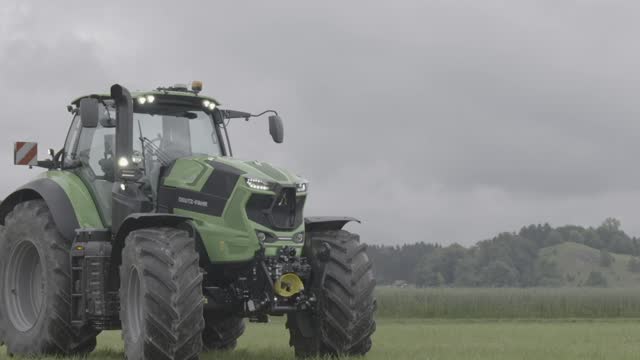 [Vidéo] Tracteur Deutz-Fahr - Les premiers tours de roues du 8280 TTV dans la plaine du Loir-et-Cher